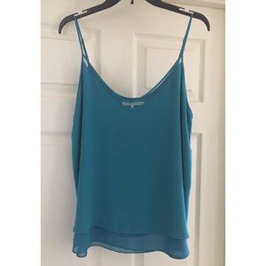 VIOLET + CLAIRE Solid V-Neck Cami L